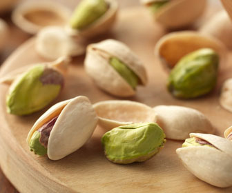 Las fuentes de alimentos naturales como los pistachos ayudan a combatir la anemia por falta de hierro